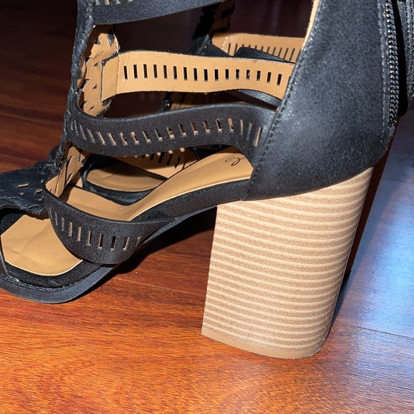 Women's Block Heels - Picture 6 of 7